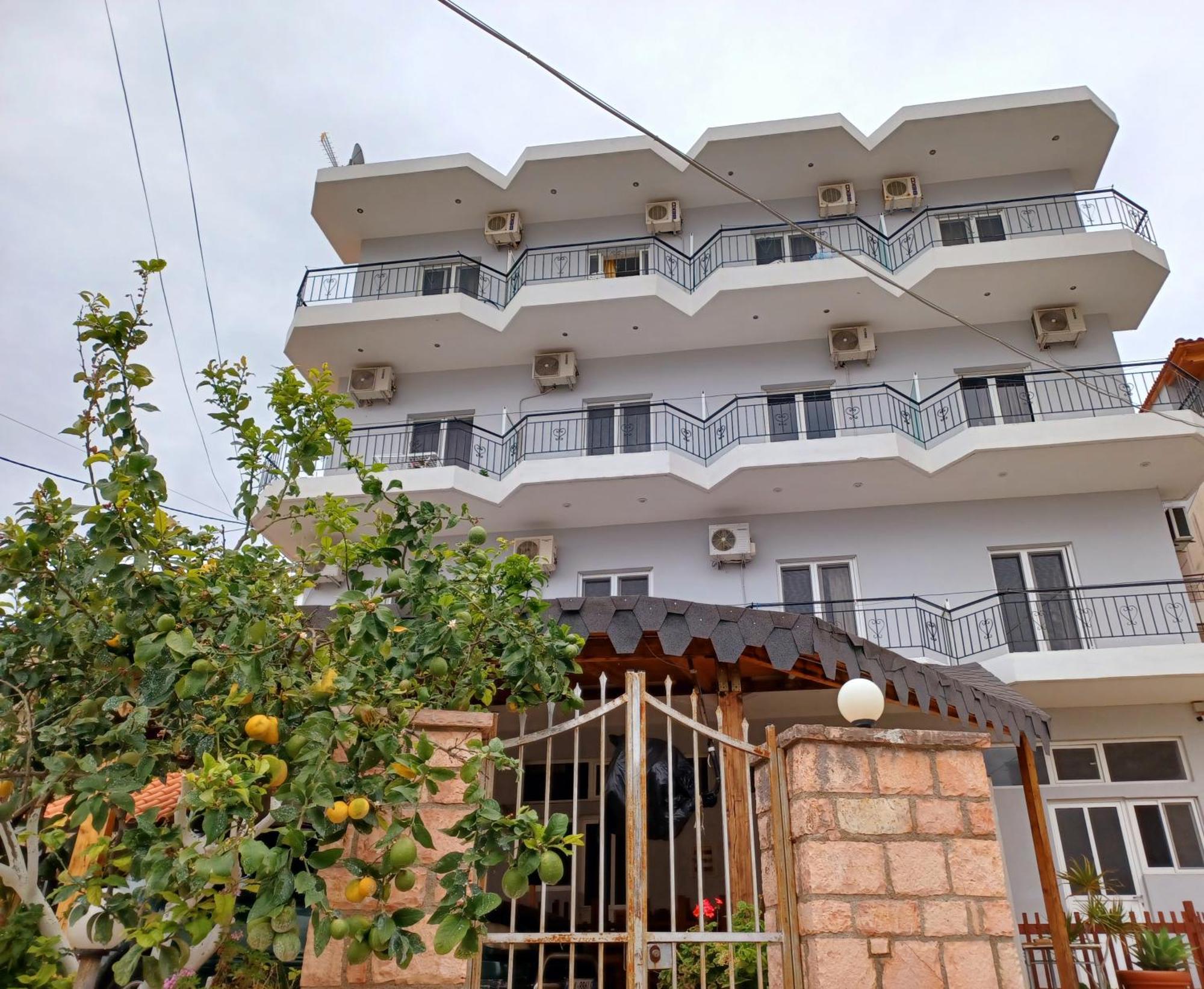 Arileo Hotel Химар Екстериор снимка